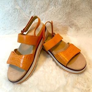SOLD Vionic Leather Flatform Sandals